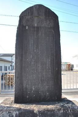 建物 が含まれている画像

自動的に生成された説明