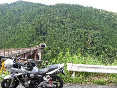 馬路大橋