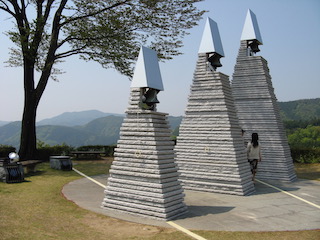 人道の丘の鐘