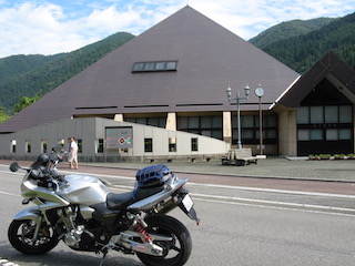 根尾谷地震断層観察館