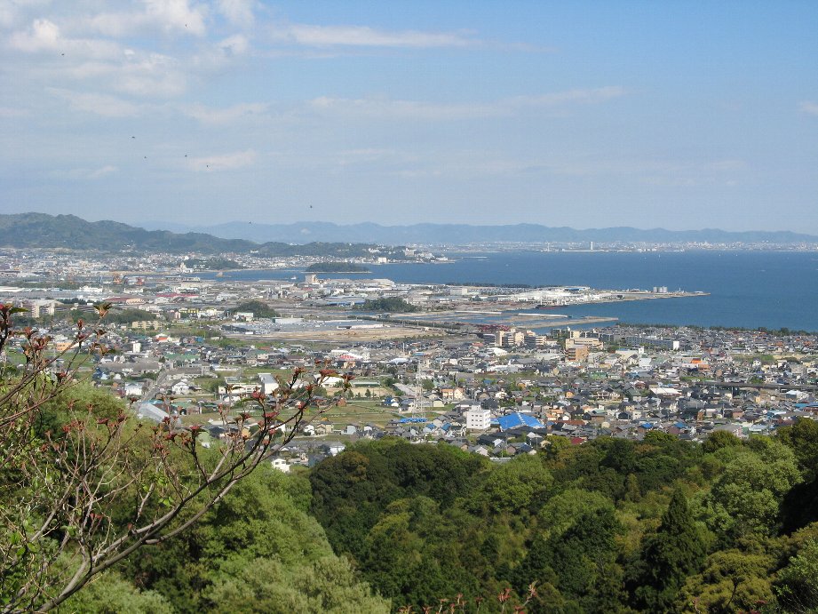 蒲郡市を望む