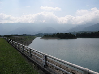 中里ダム湖